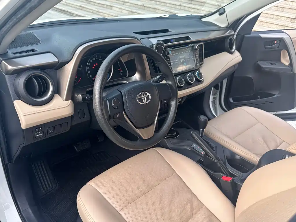 Toyota RAV4 — миниатюра 10