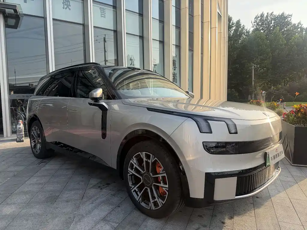 Lynk & Co 900 2025 2.0T Ultra 6 мест