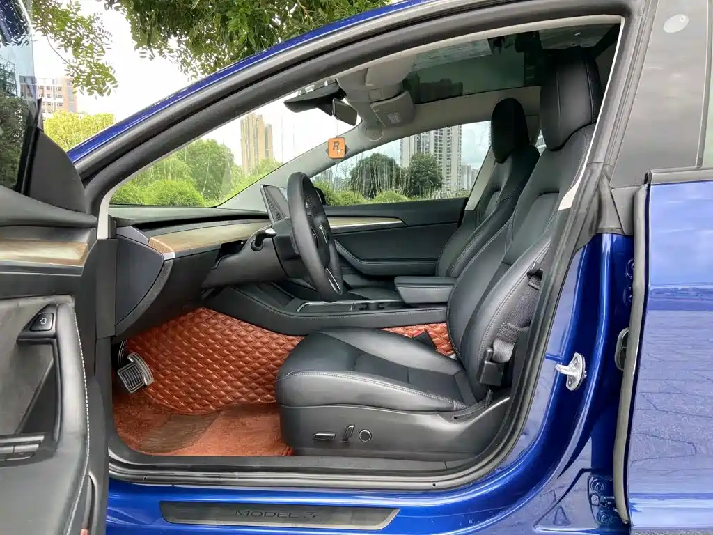 Tesla Model 3 — миниатюра 4