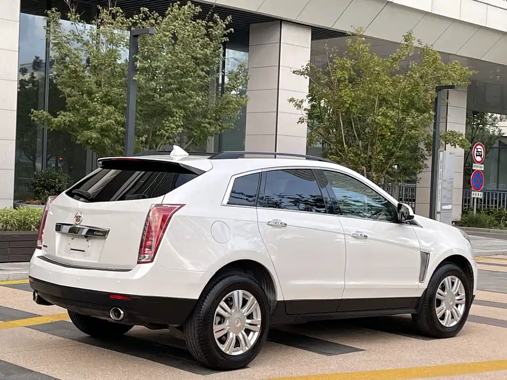 Cadillac SRX — миниатюра 4