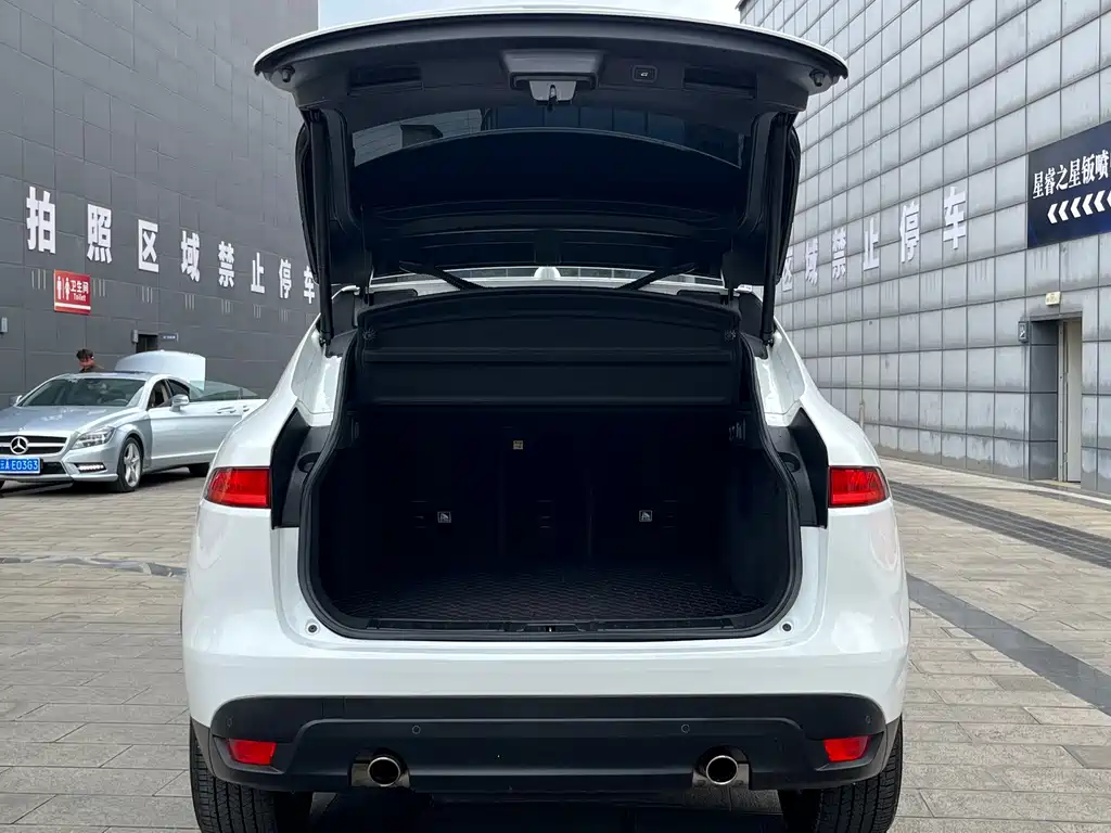 Jaguar F-PACE — миниатюра 32