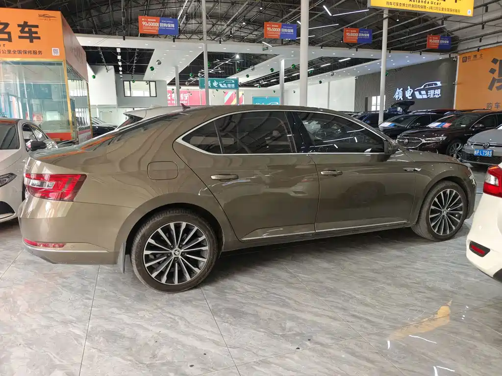 Skoda Superb — миниатюра 4