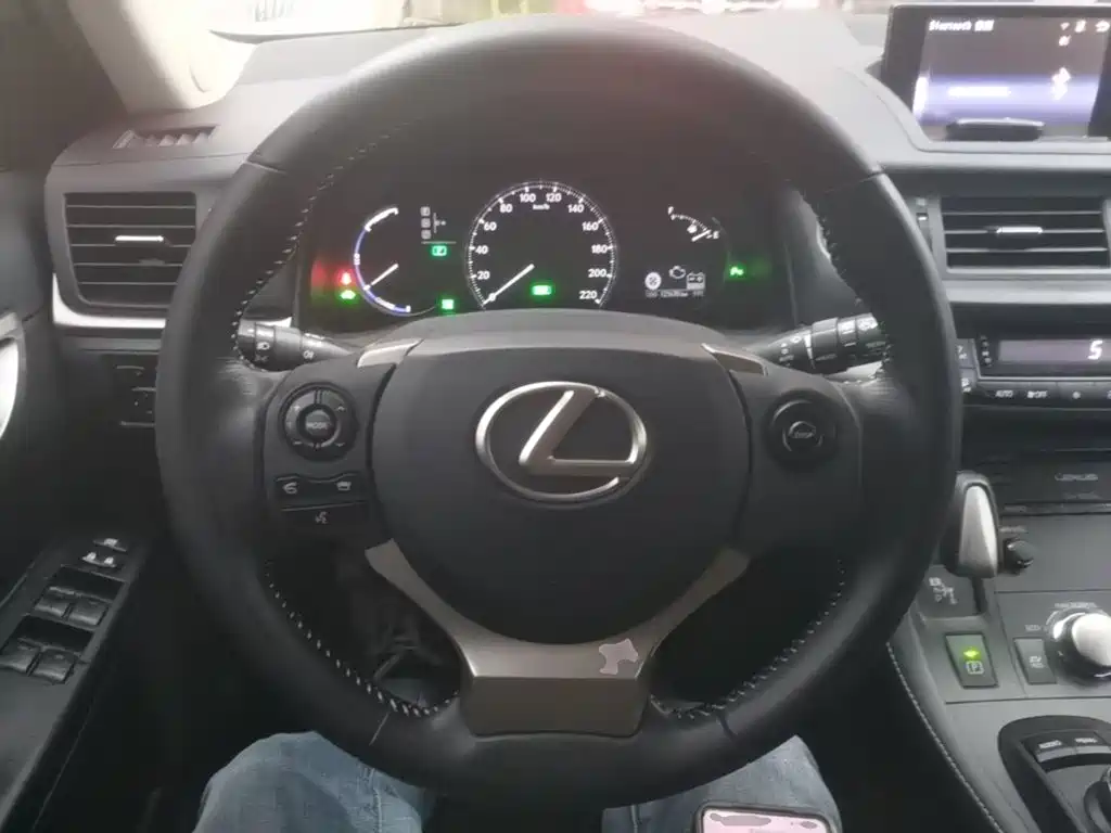 Lexus CT — миниатюра 7