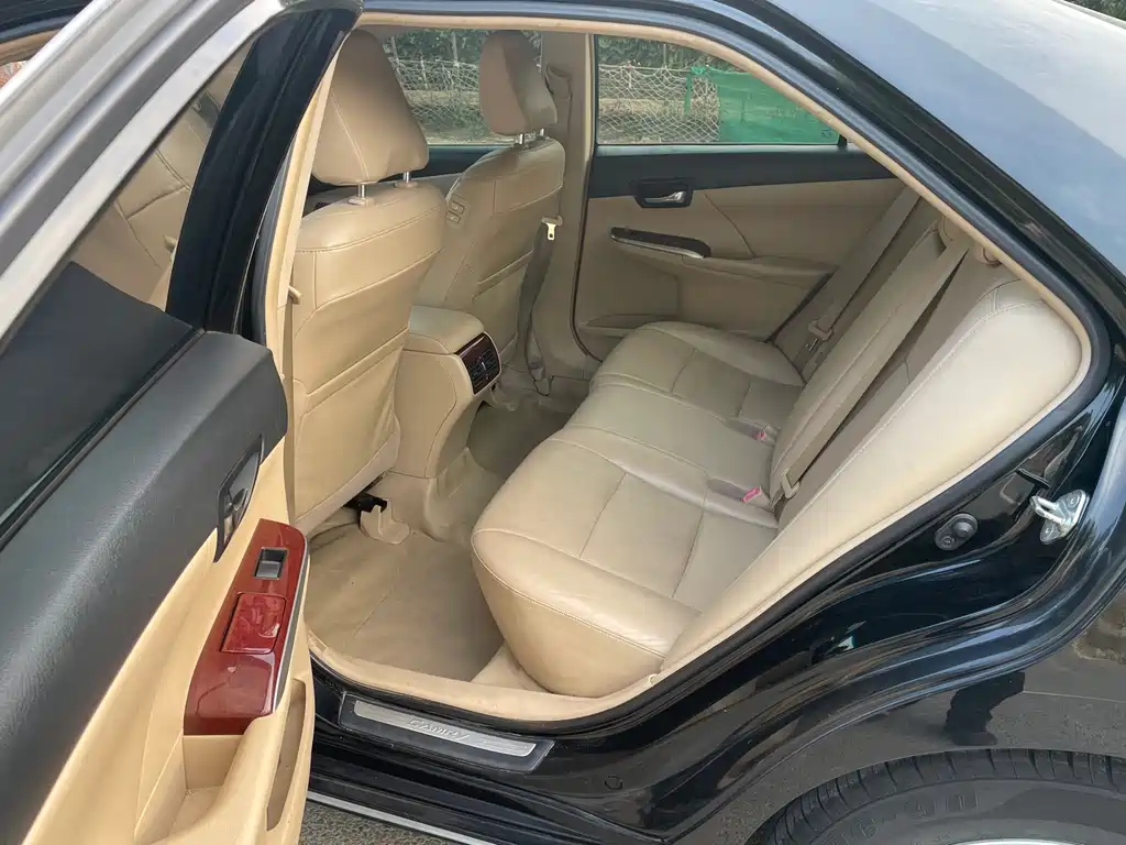 Toyota Camry — миниатюра 5