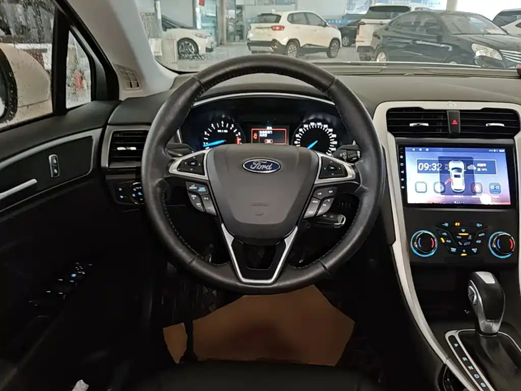 Ford Mondeo — миниатюра 11