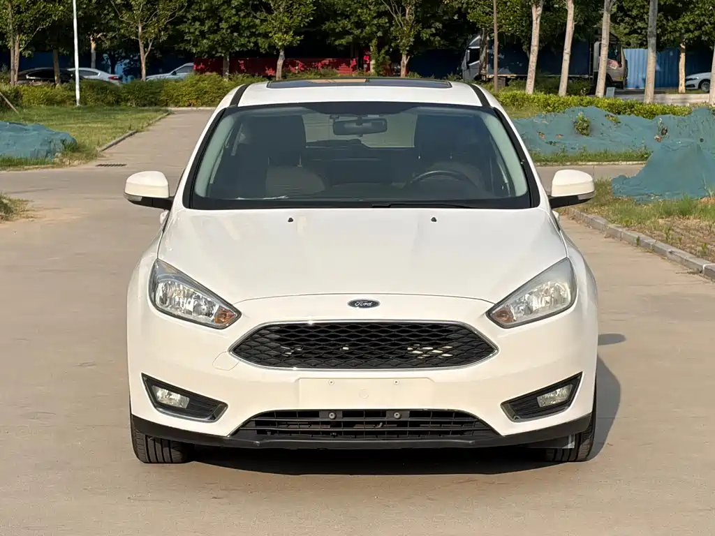 Ford Focus 2015 1.6L AT