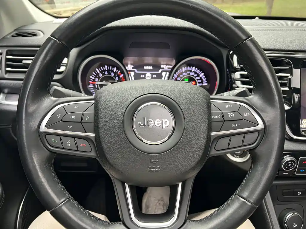 Jeep Commander — миниатюра 10