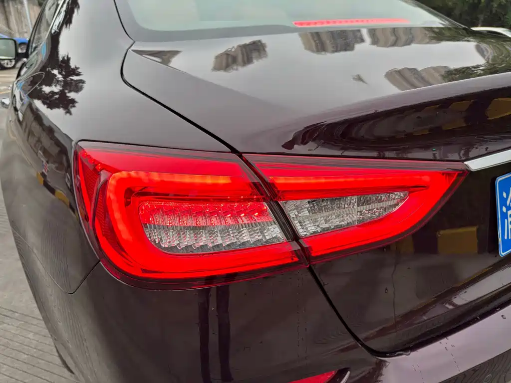 Maserati Quattroporte — миниатюра 18