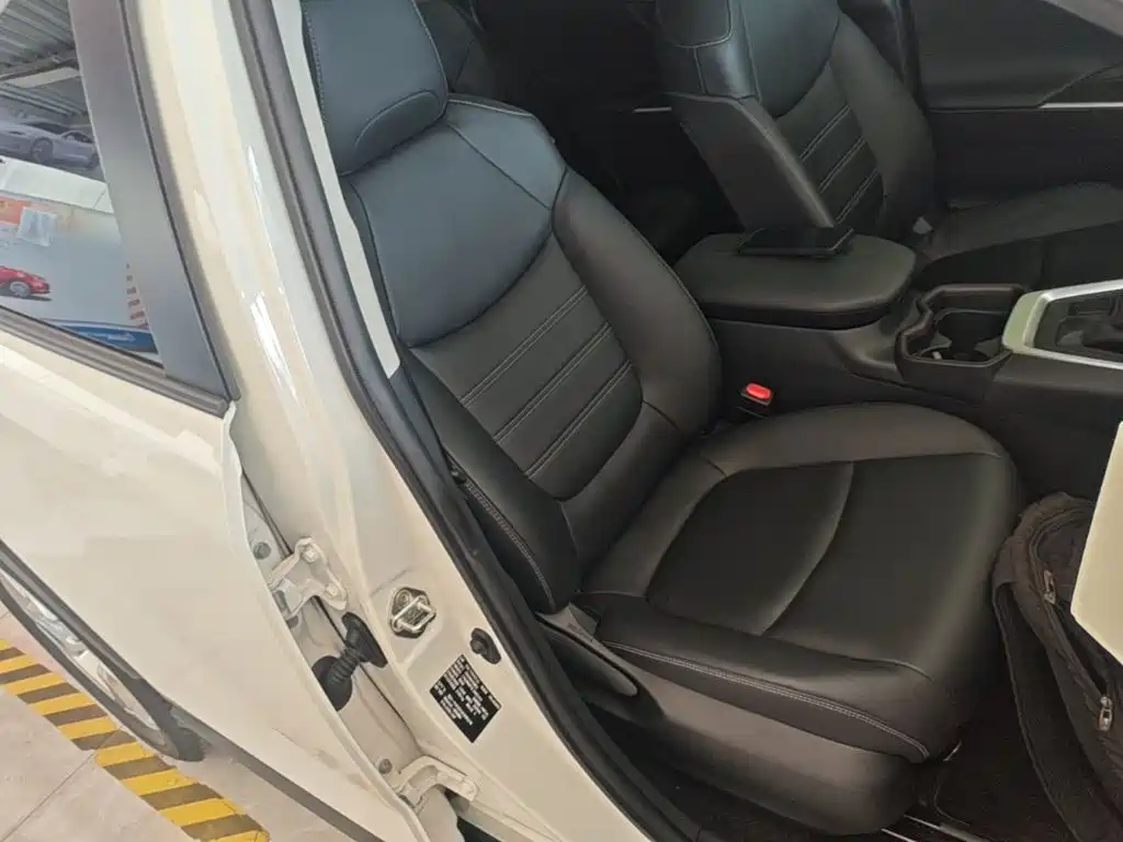 Toyota RAV4 — миниатюра 25
