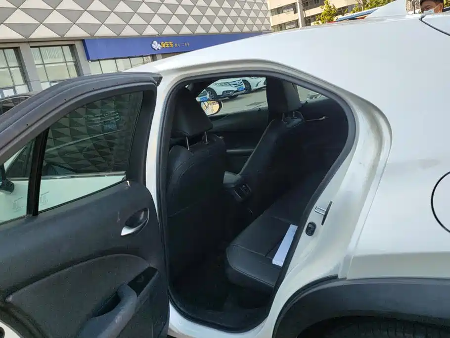 Lexus UX — миниатюра 11