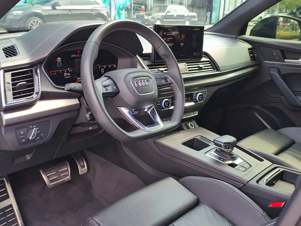 Audi Q5L 2023 — фото 16