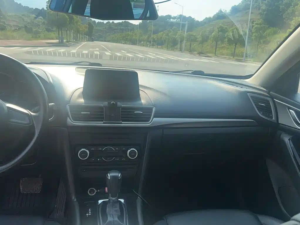 Mazda 3 Axela — миниатюра 11