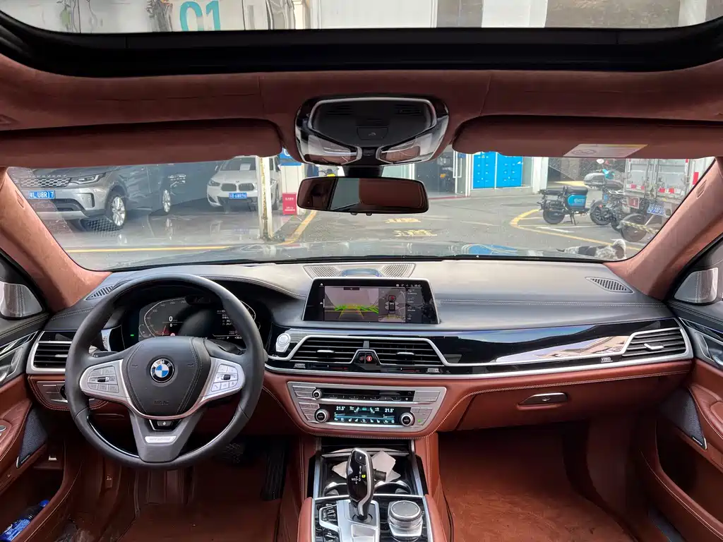 BMW 7 Series — миниатюра 5