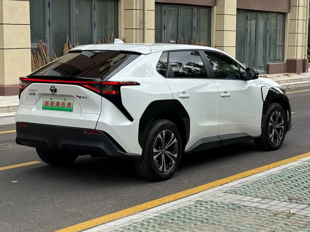 Toyota bZ4X — миниатюра 7