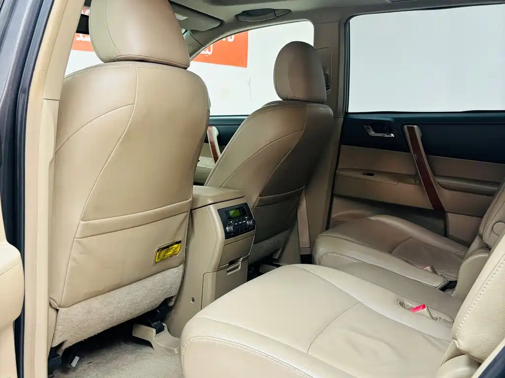 Toyota Highlander (Import) — миниатюра 10