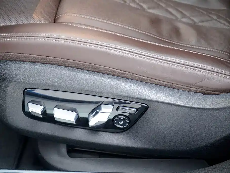 BMW 7 Series — миниатюра 26