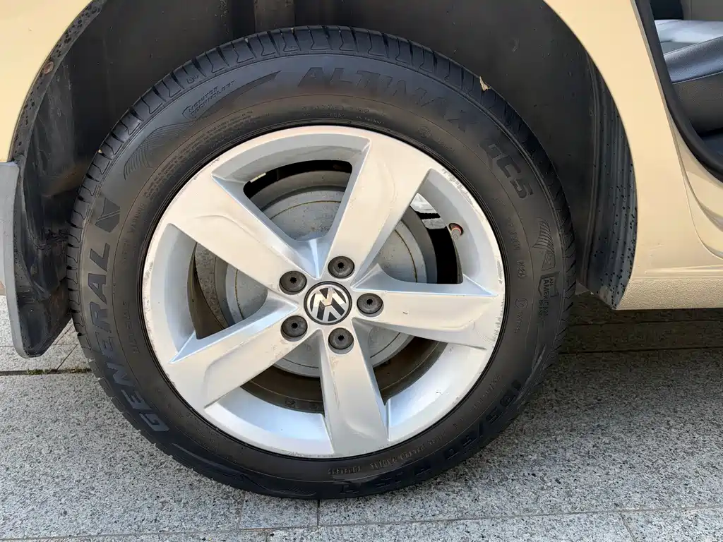Volkswagen Santana — миниатюра 11