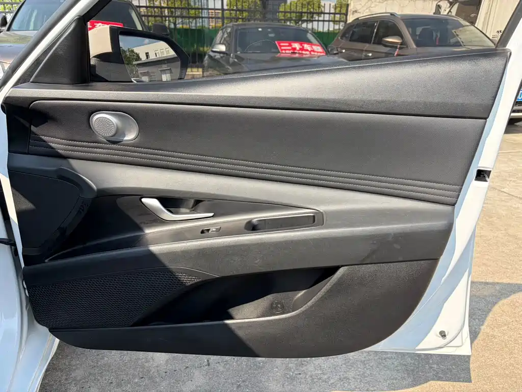 Hyundai Elantra — миниатюра 19
