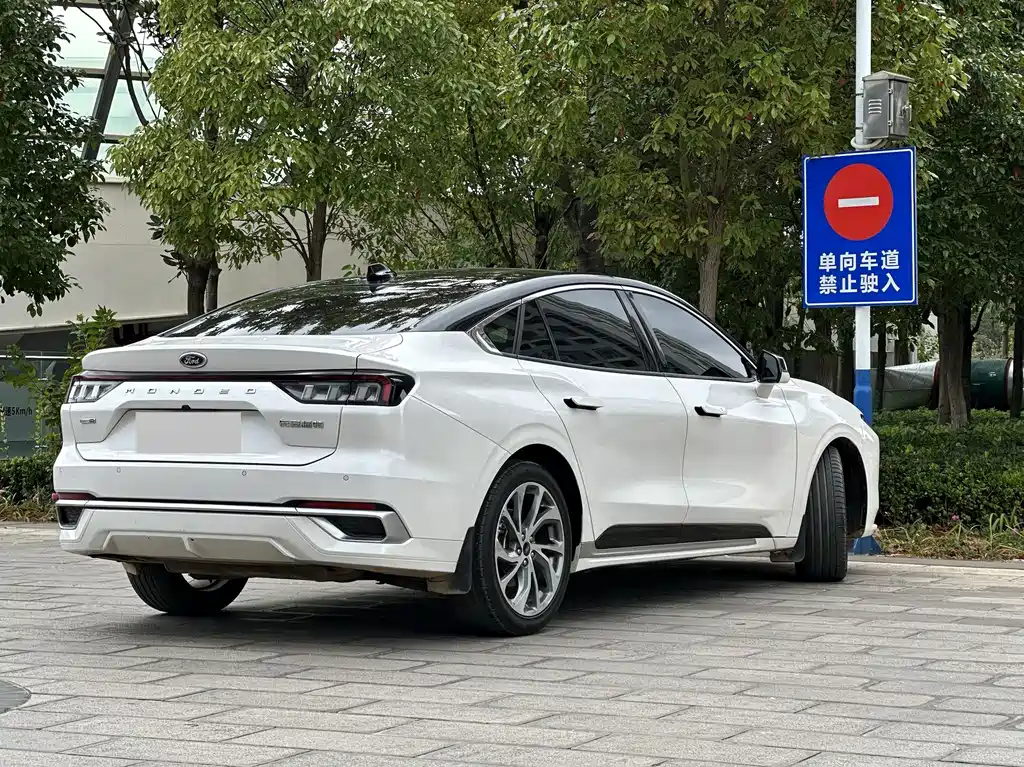 Ford Mondeo — миниатюра 6