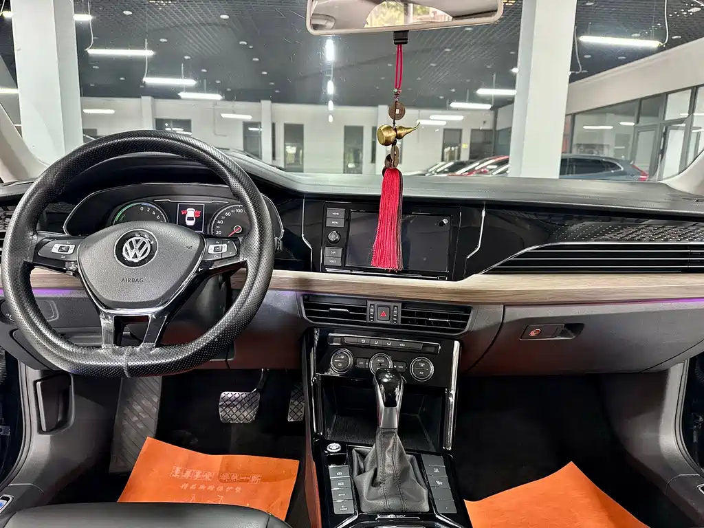 Volkswagen Passat PHEV — миниатюра 9