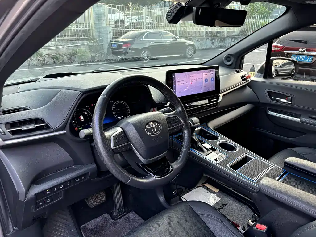 Toyota Sienna — миниатюра 8