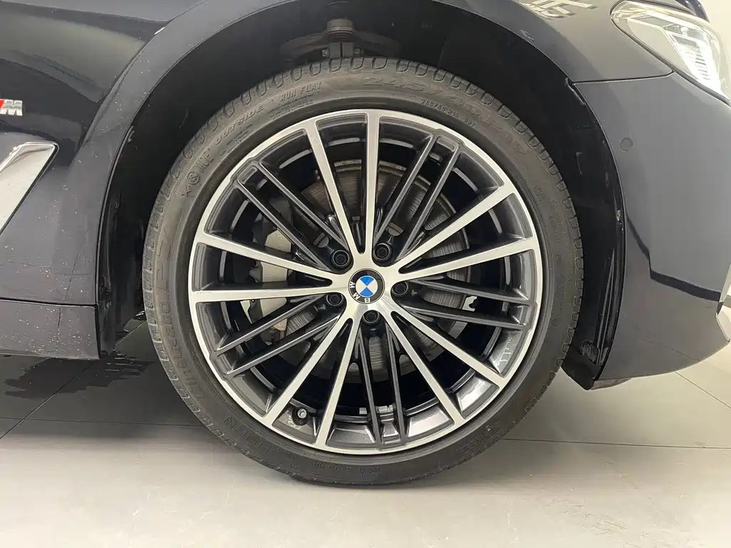 BMW 5 Series — миниатюра 16