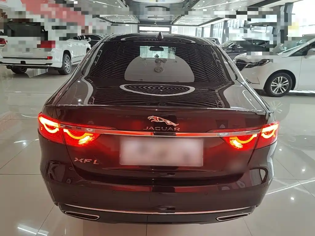 Jaguar XFL — миниатюра 6