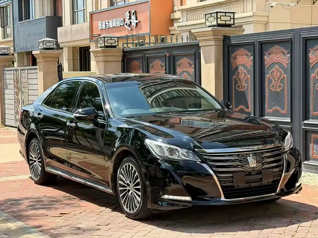 Toyota Crown — миниатюра 3