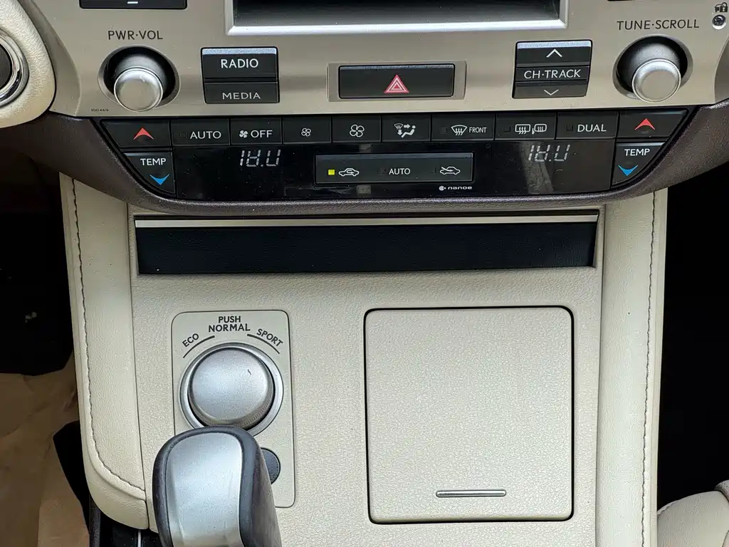 Lexus ES — миниатюра 11