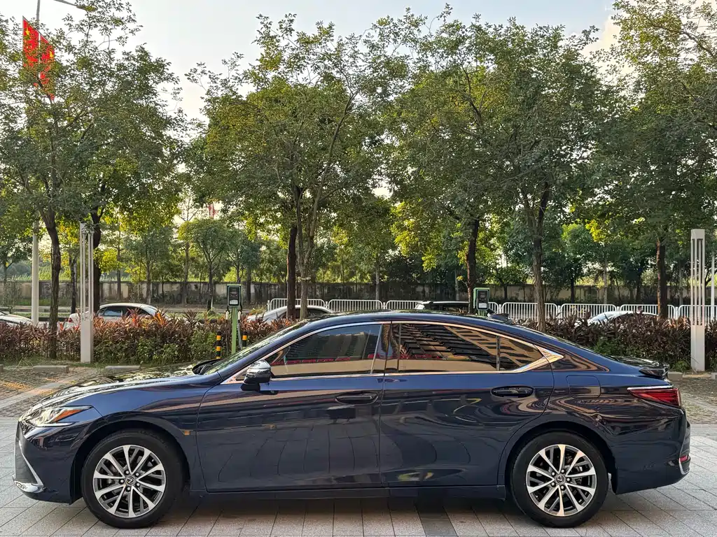 Lexus ES — миниатюра 13