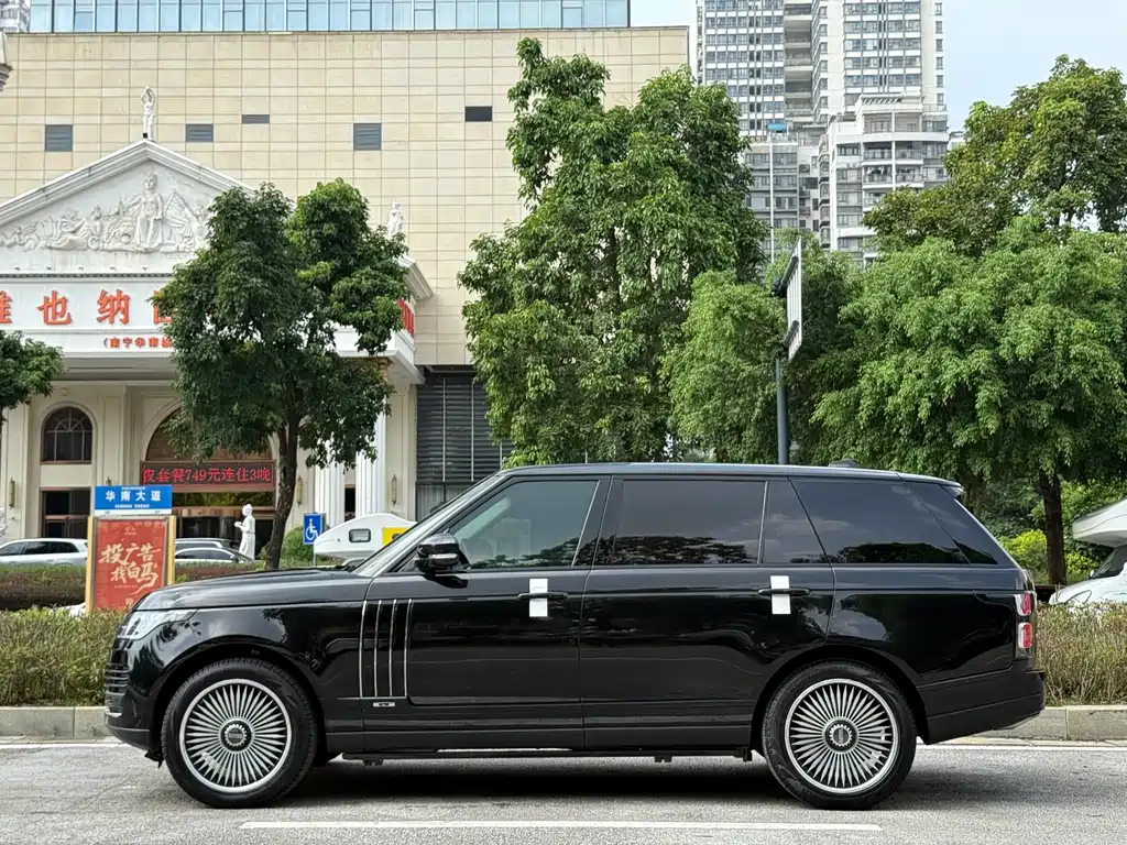 Land Rover Range Rover — миниатюра 8