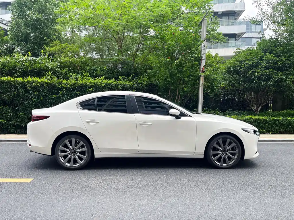 Mazda 3 Axela — миниатюра 7