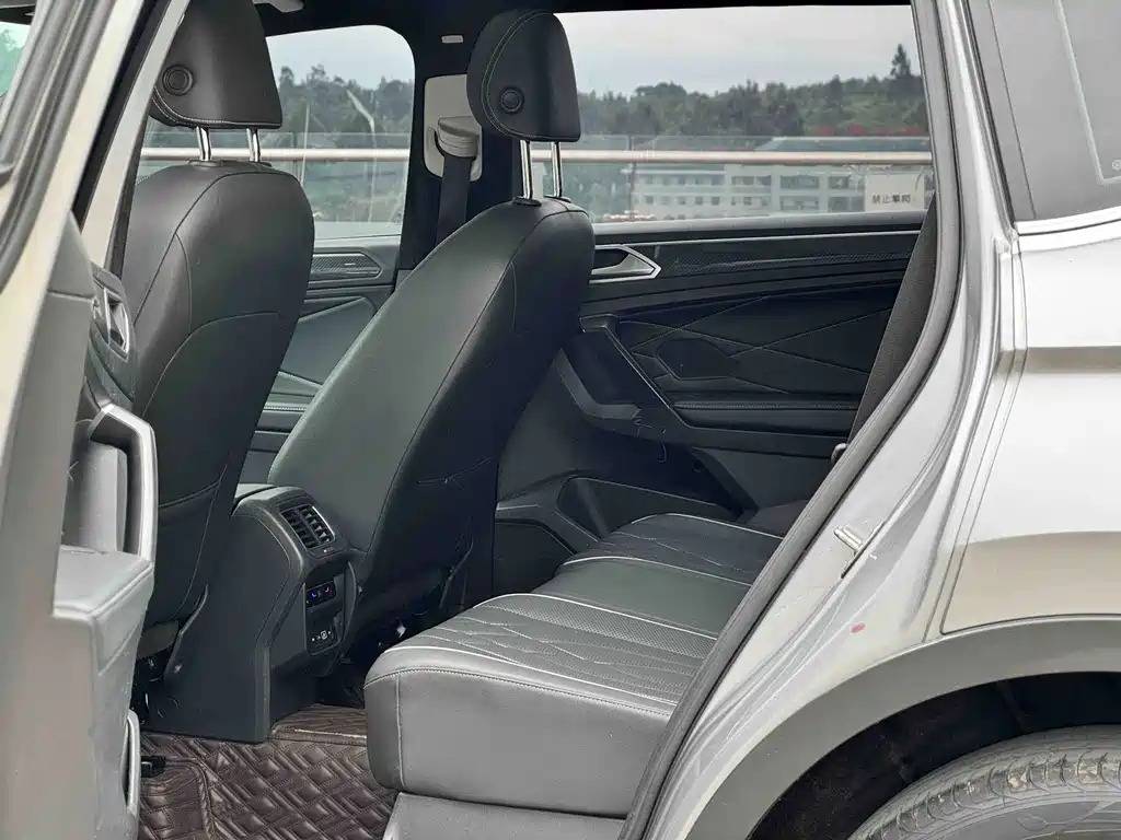 Volkswagen Tiguan L — миниатюра 13
