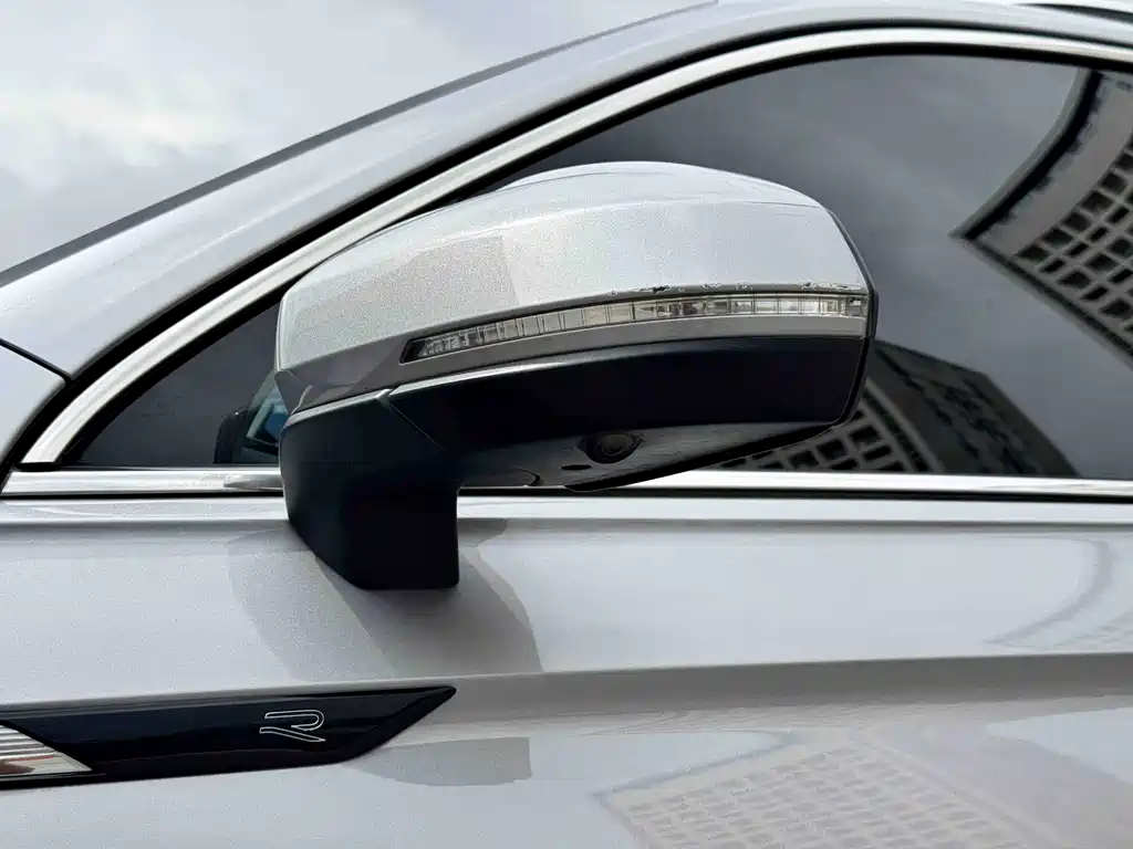 Volkswagen Tiguan L — миниатюра 18