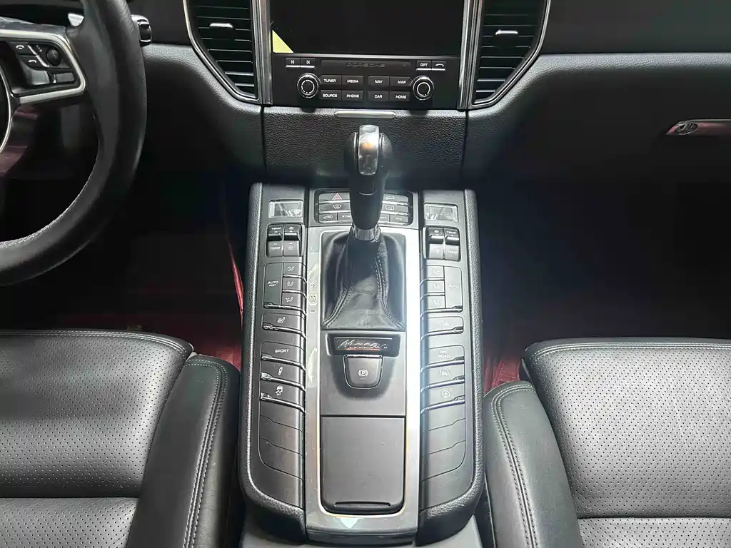 Porsche Macan — миниатюра 19