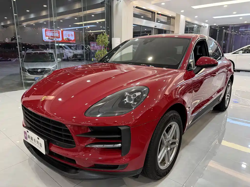 PORSCHE MACAN