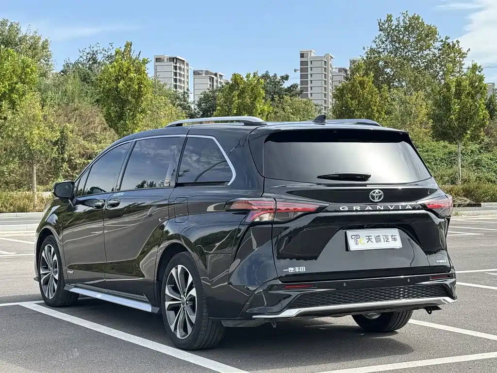 Toyota Granvia — миниатюра 20