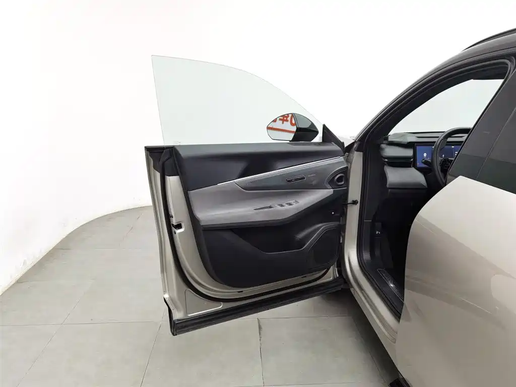 Lynk & Co 08 EM-P 2023 120km Halo