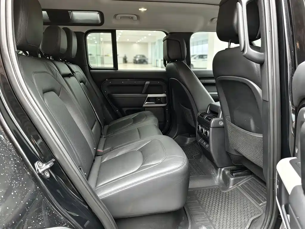 Land Rover Defender 2023 — фото 13