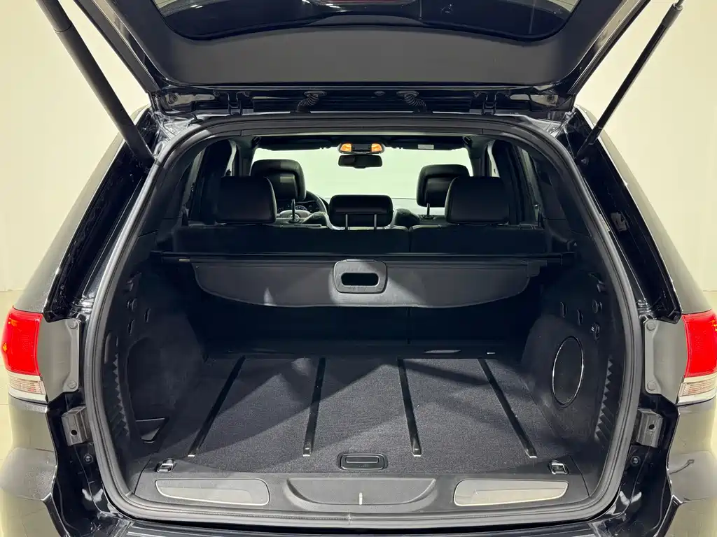 Jeep Grand Cherokee (Import) — миниатюра 22