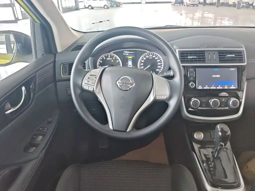 Nissan Tiida — миниатюра 11
