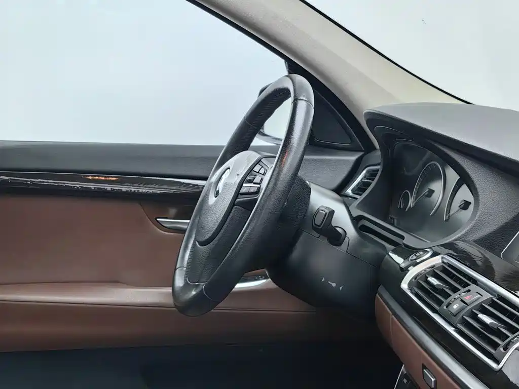 BMW 5 Series GT — миниатюра 22