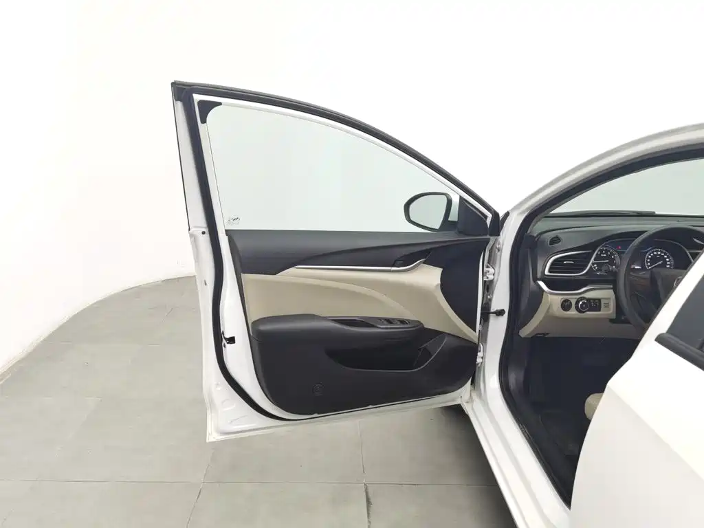 Buick Excelle — миниатюра 8