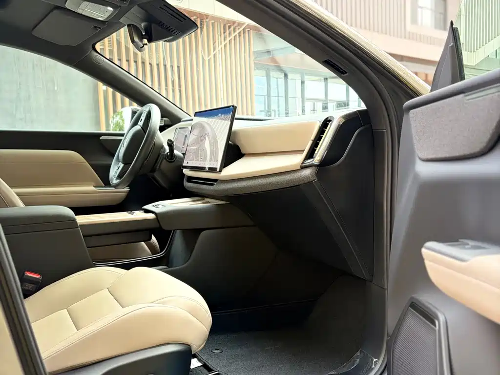 Volvo XC70 PHEV — миниатюра 13