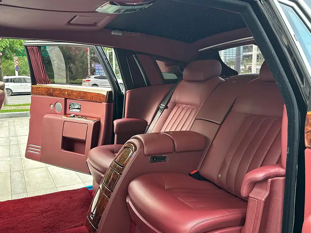 Rolls-Royce Phantom — миниатюра 11