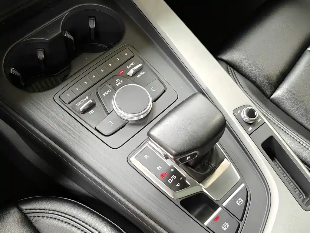 Audi A4L — миниатюра 11