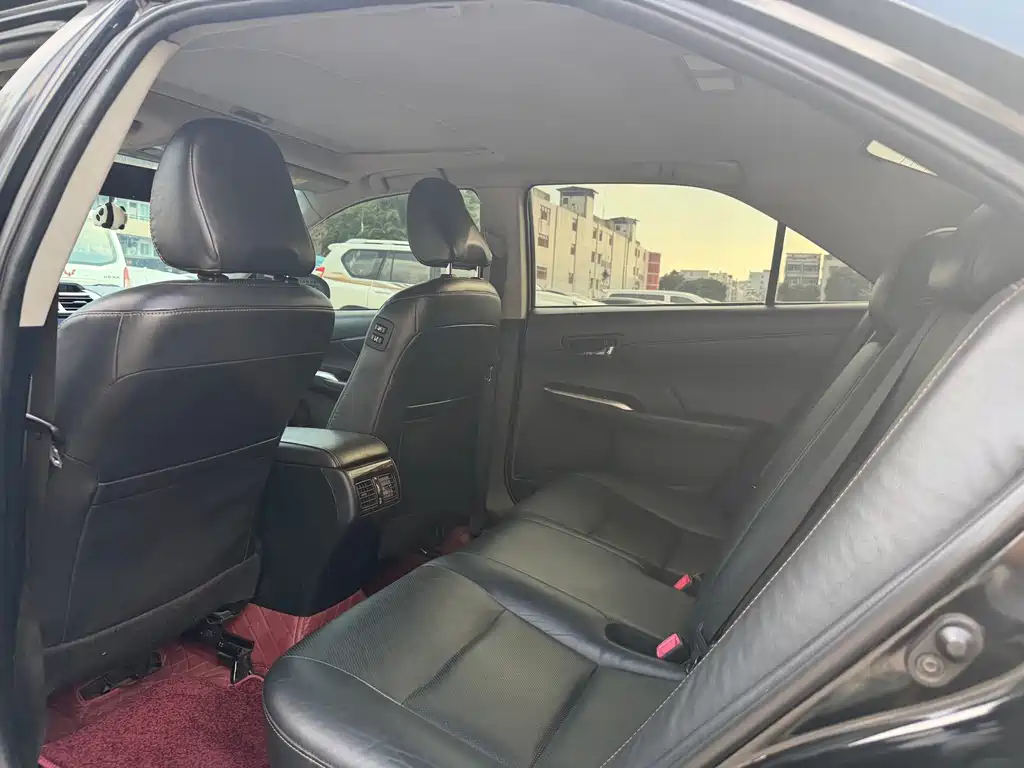 Toyota Camry — миниатюра 8