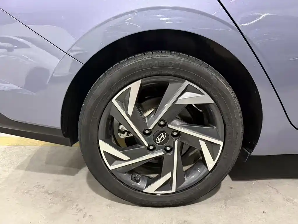 Hyundai Elantra — миниатюра 13