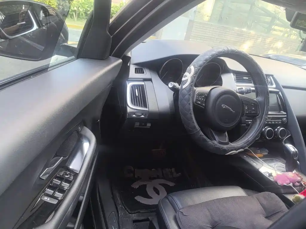Jaguar E-PACE — миниатюра 17