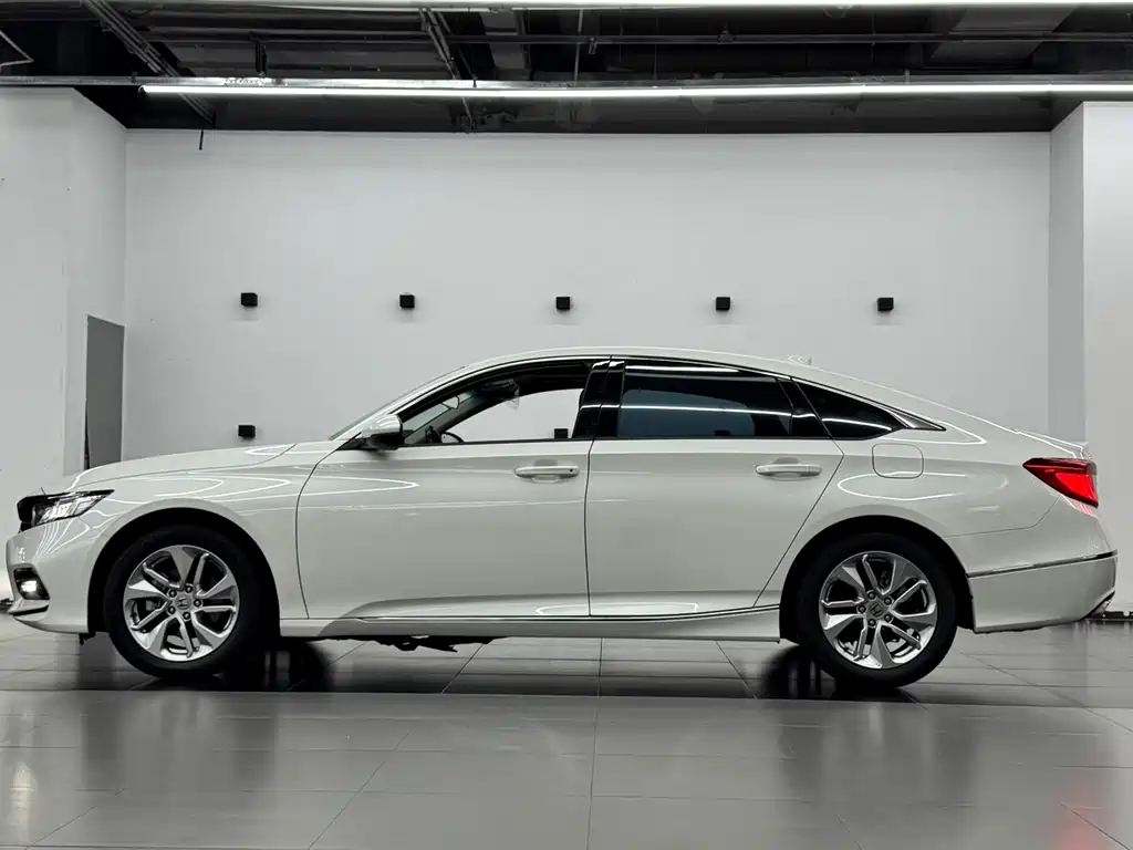 Honda Accord — миниатюра 12